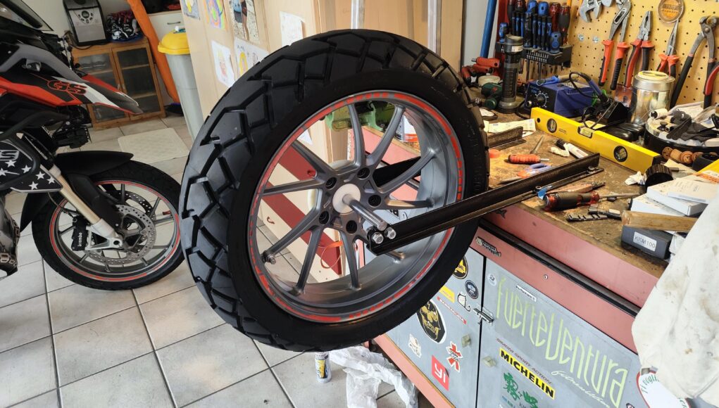 Come Cambiare le Ruote della Moto in Pochi Passaggi