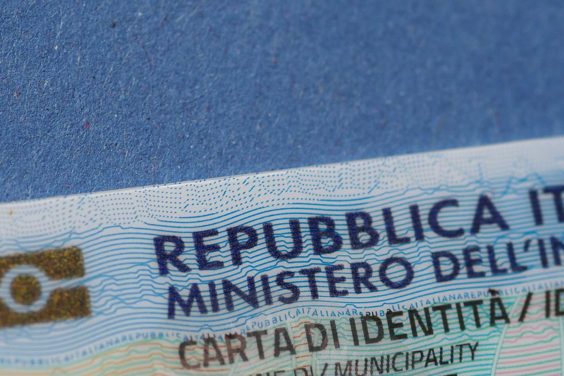 Scopri come ottenere lo SPID utilizzando la tua Carta d’Identità Elettronica (CIE). Guida dettagliata con software, app, lettori CIE e istruzioni passo-passo per PC, Mac e smartphone.